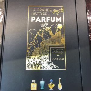 La grande histoire du parfum Larousse