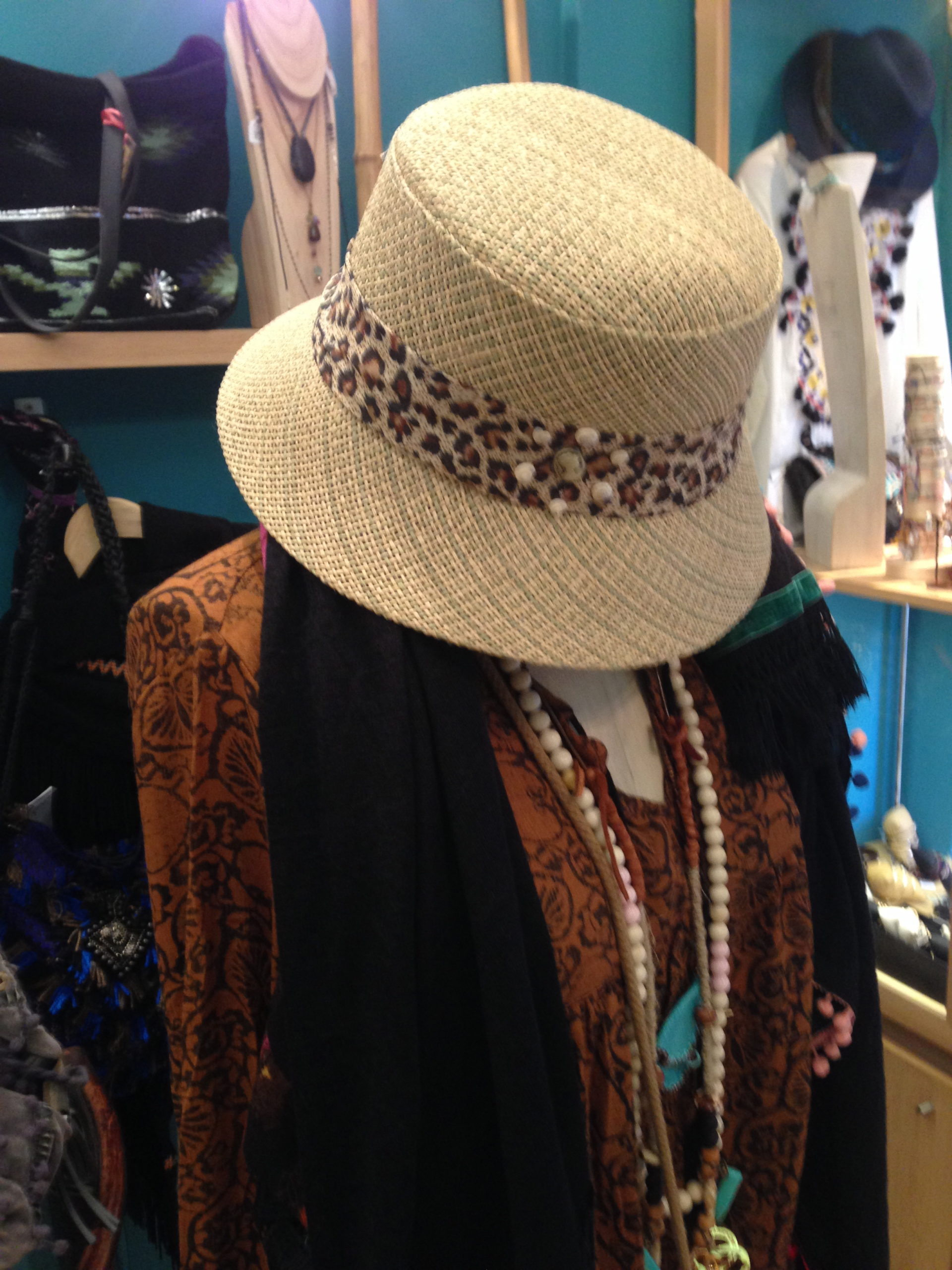 Hat with leopard ribbon