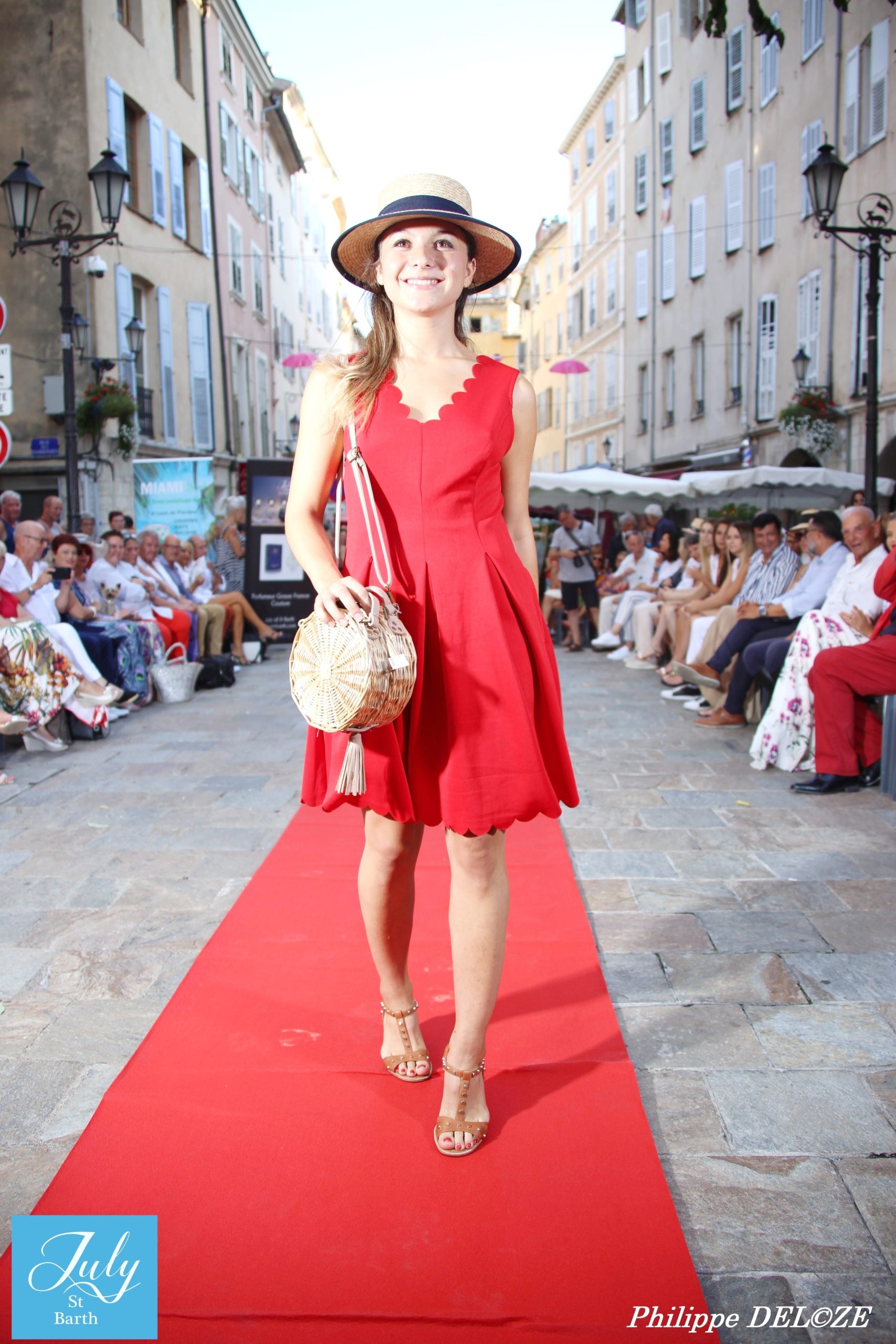 SUPERBE ROBE ROUGE JULY OF ST BARTH